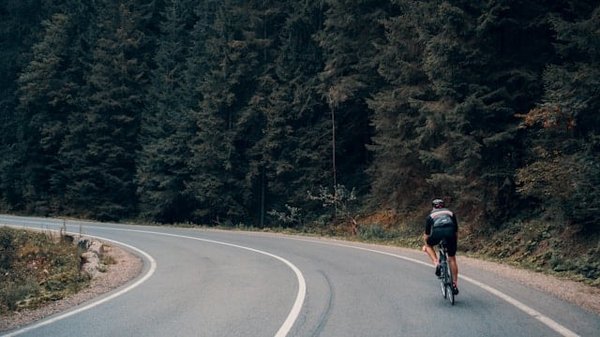 Comment choisir un vêtement de pluie adapté au cyclisme de longue distance?